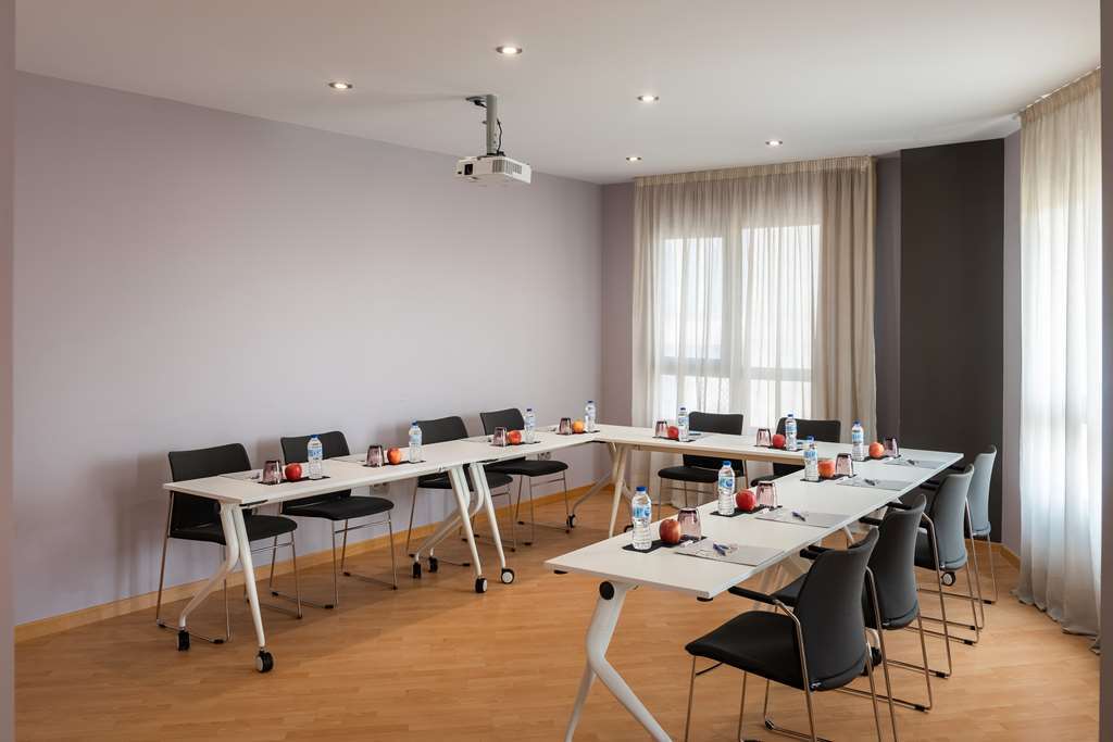 Madrid Airport Suites, Affiliated By Melia Einrichtungen foto